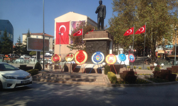 ataturk-aniti-celenk-resim-102.jpg