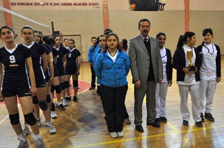 cankiri-voleybol-file-sultan-sozcu-resim-02.jpg