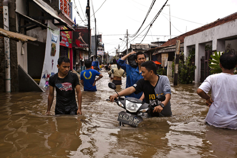 endonezya-jakarta-yagislarcanaldi-sozcu-resim-011-001.jpg