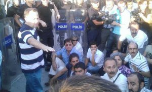 geziparki-sebahattuncel-polisbarikati-sozcu-resim-071.jpg