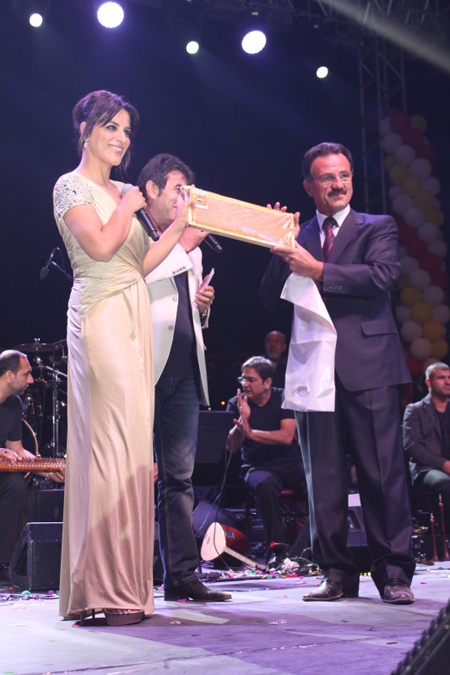 kursunlubalfestivali-zara-ibrahimdogu-sozcu-resim-08.jpg kursunlubalfestivali-zara-ibrahimdogu-sozcu-resim-08.jpg