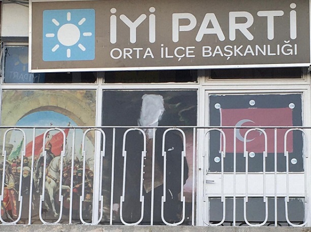 orta-iyi-parti-ilce-baskanligi-ataturk-resmi-saldiri-resim-012.jpeg