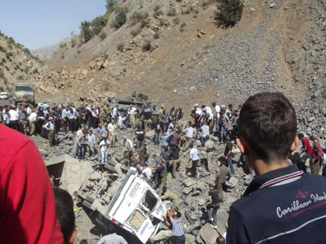 sirnak-askeritasiyanminibus-onolu-sozcu-resim-081.jpg sirnak-askeritasiyanminibus-onolu-sozcu-resim-081.jpg